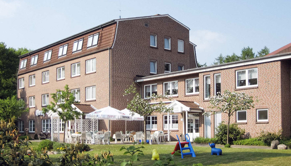 Sie können Ihr(e) Zimmer in unserem Hotel Esterwegen in Emsland gerne online buchen. Bei Fragen sind wir auch telefonisch für Sie zu erreichen!