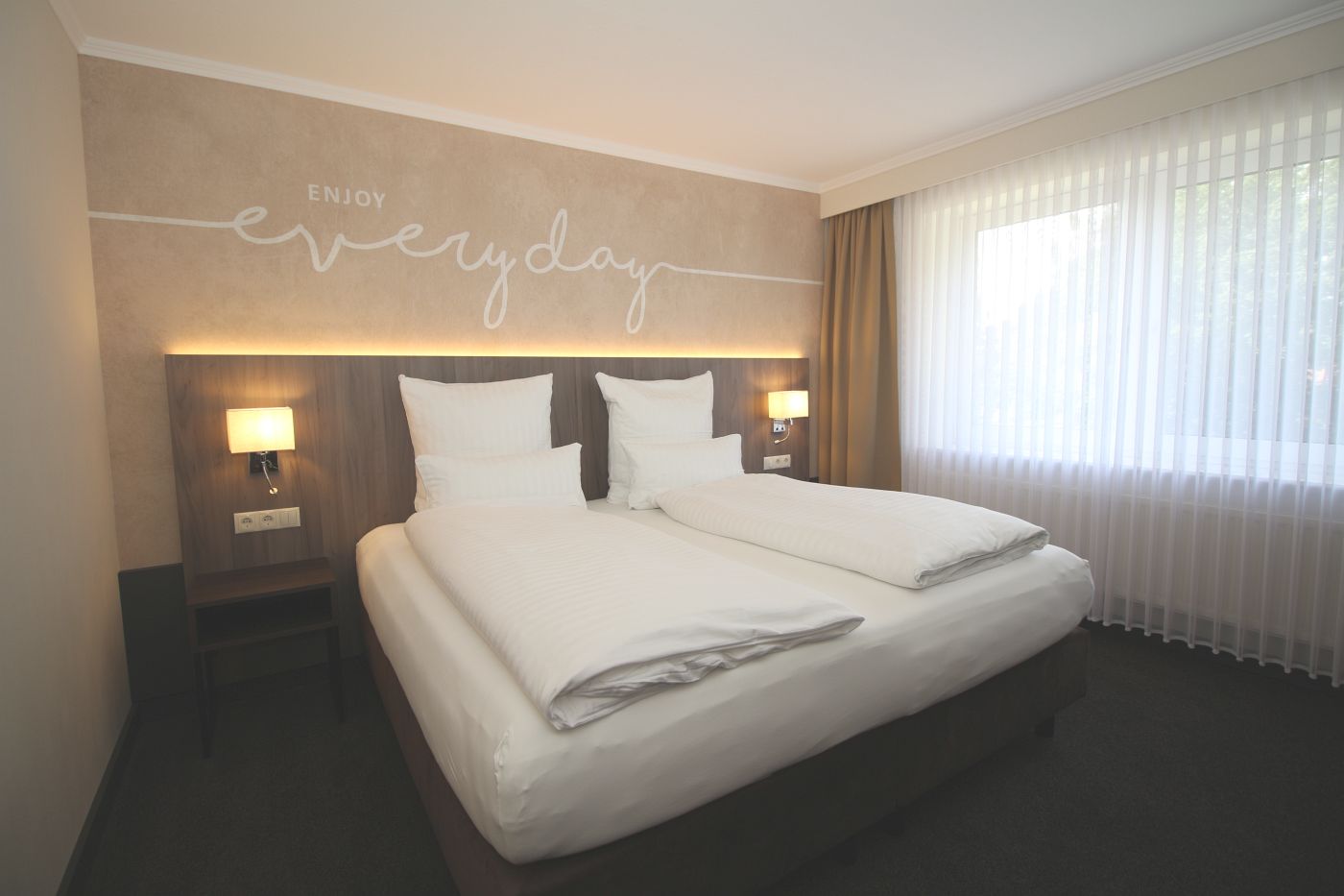 Doppelzimmer „Mooi för twee“ im Hotel Esterwegen mit großem Boxspringbett für zwei Personen